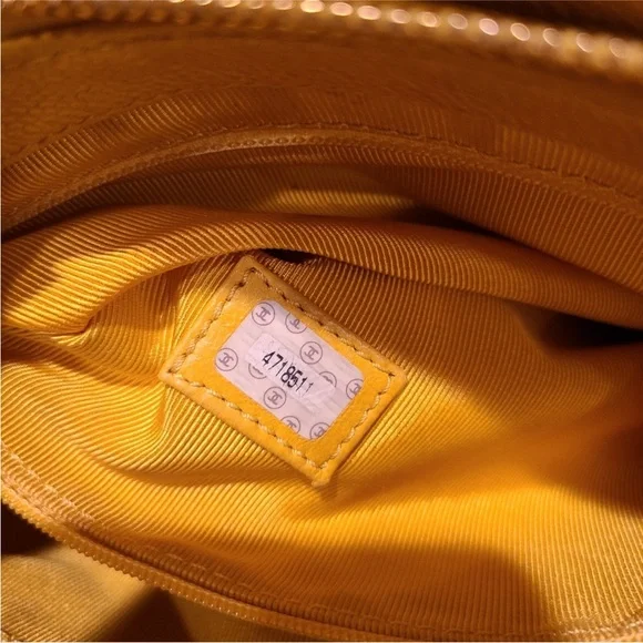 Chanel excellent condition Yellow cavier Tote Bag w original COA card & sticker - Picture 5 of 10